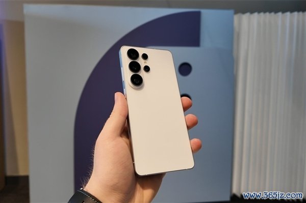 内存疯涨！安卓Ultra迈入万元期间：订价看都iPhone 18 Pro Max